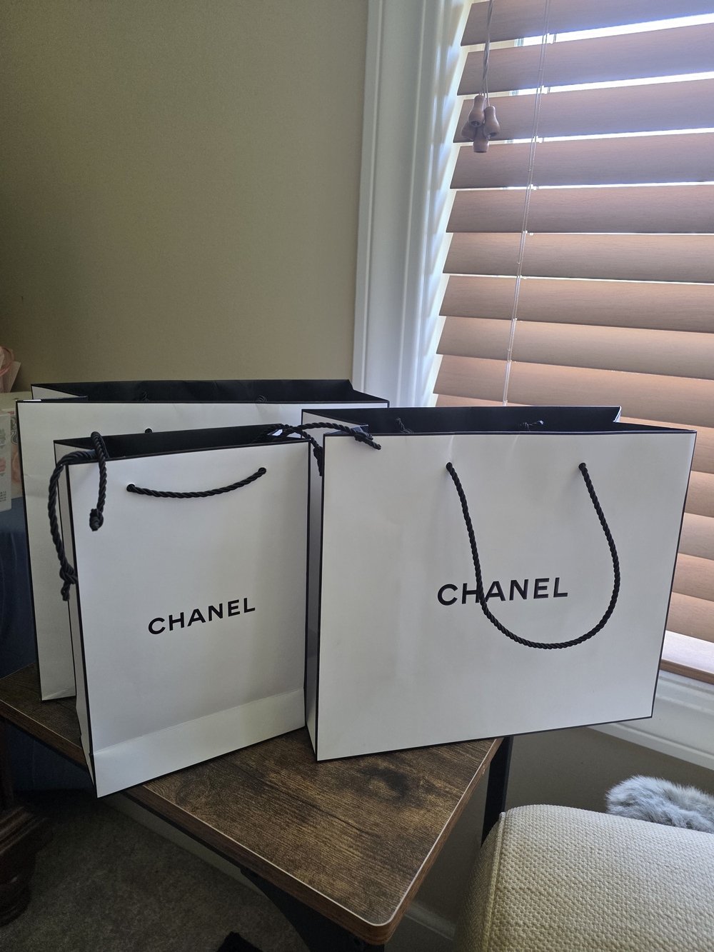 CHANEL White and Black Branded Shopping Bags and Boxes - Picture 4 of 6